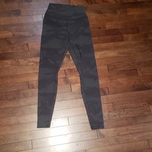 Alo camo leggings size small